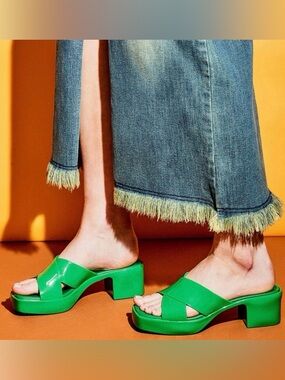 Jeffery Campbell Bubblegum Block
Heel Slide Jelly Sandals Kelly Green Size 7